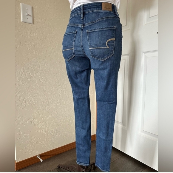 American Eagle Size 4 Medium To Dark Wash. These Are Pre Blue Straight Leg Jeans - Picture 3 of 5